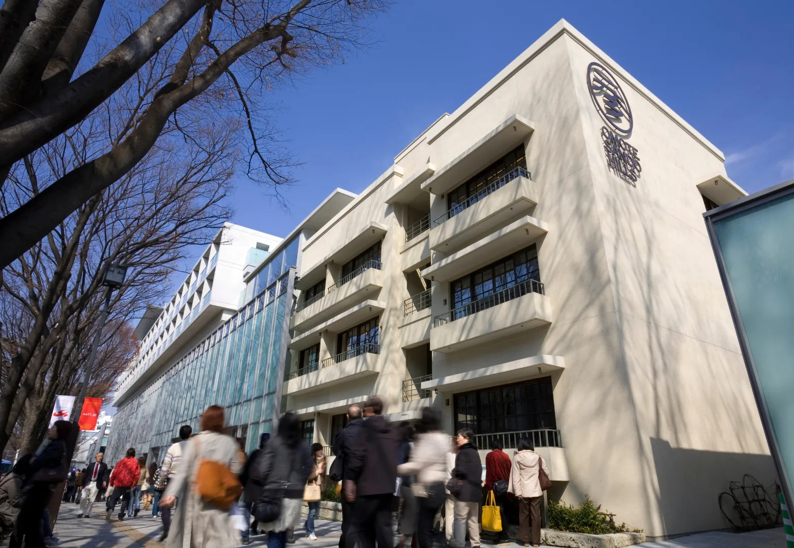 7. โอโมเตะซันโด ฮิลส์ (Omotesando Hills)