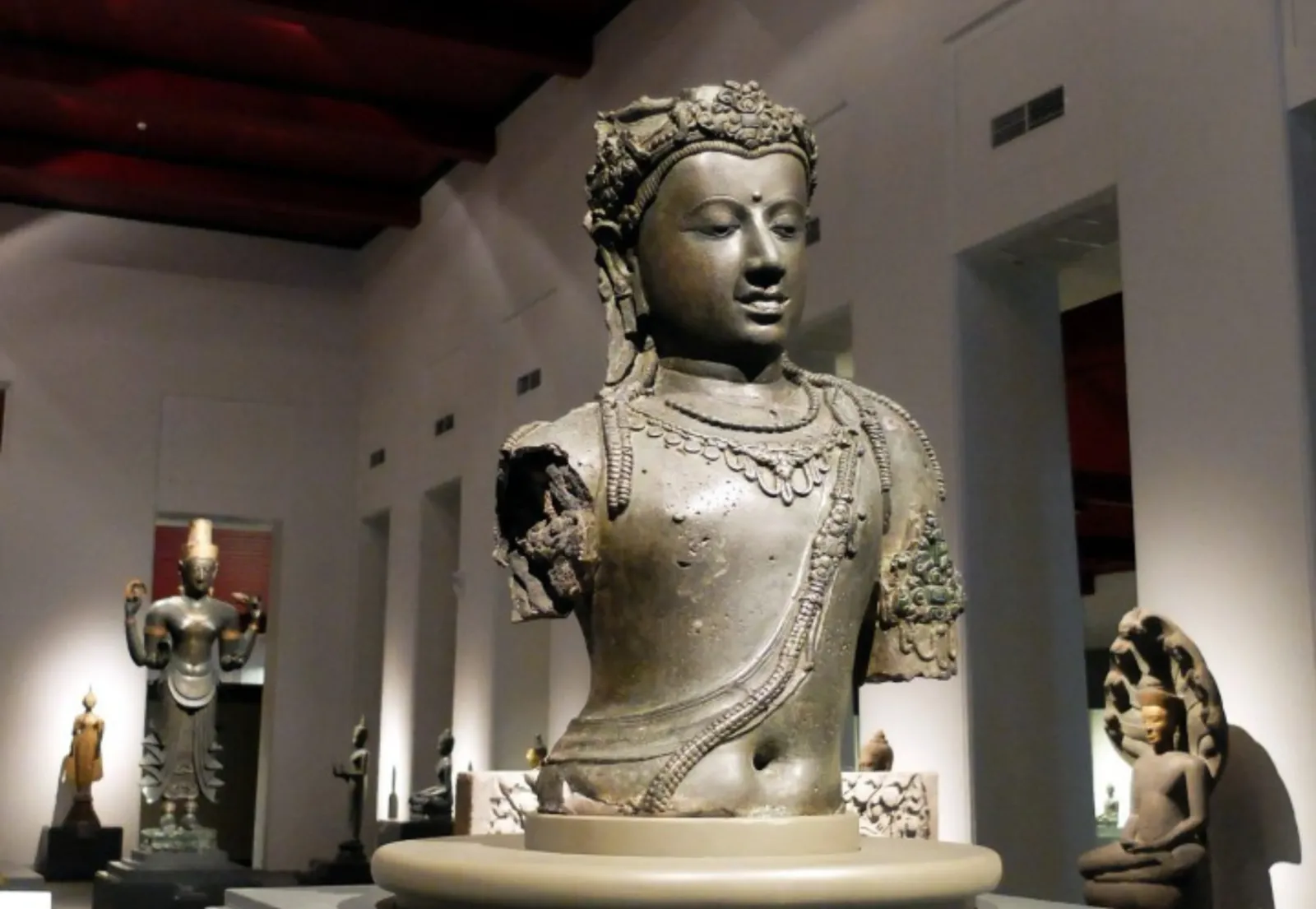4. พิพิธภัณฑสถานแห่งชาติ พระนคร (National Museum Bangkok) - ถนนหน้าพระธาตุ เขตพระนคร