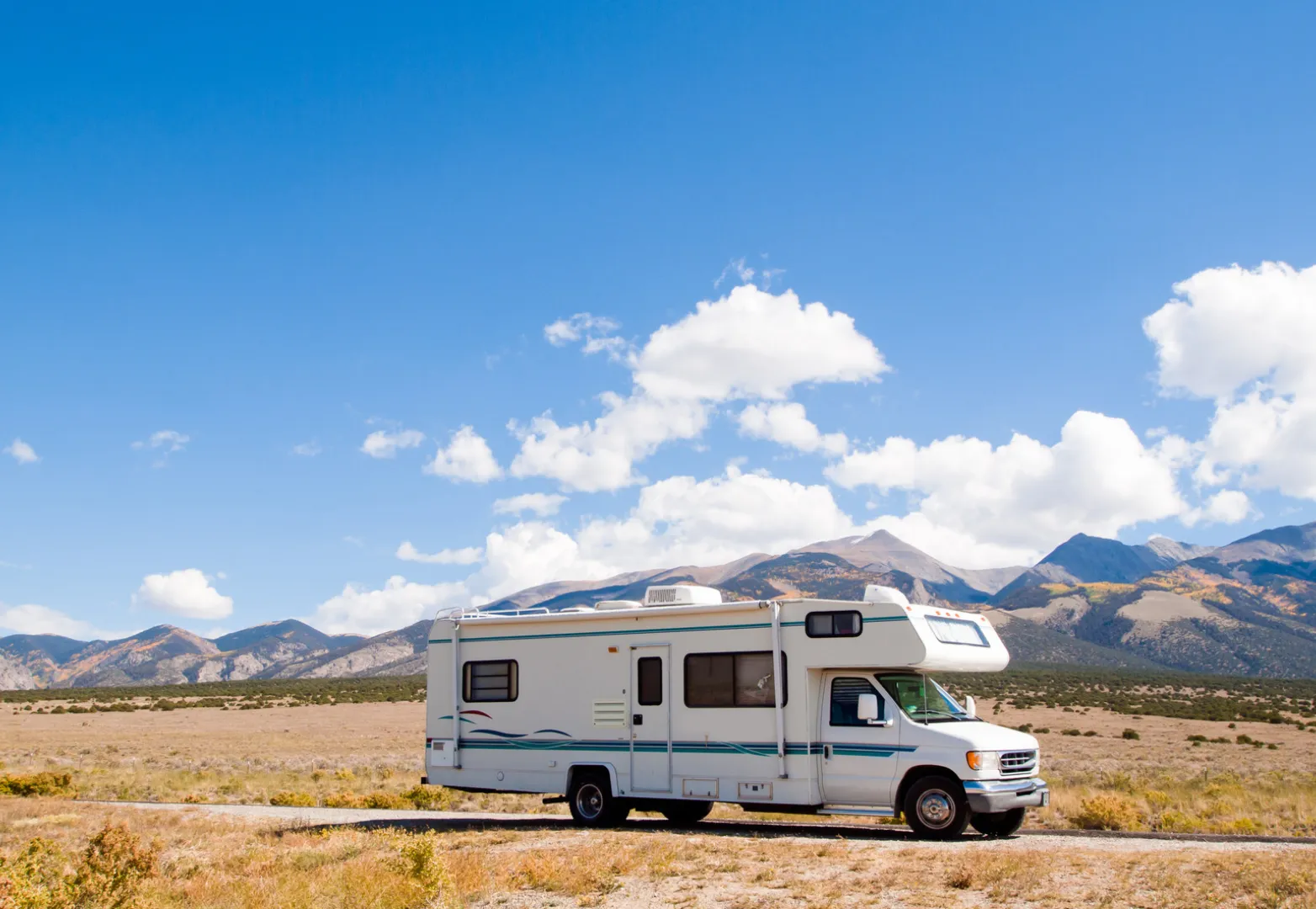 1. Motorhome — รถบ้านขับเคลื่อนได้ในตัว