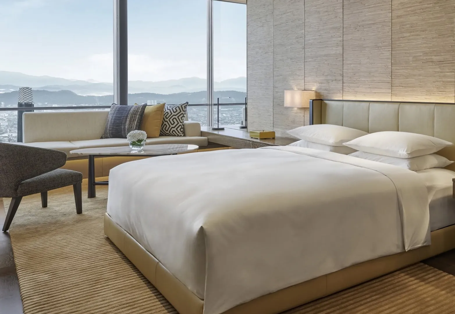 15. Hyatt Regency Bangkok Sukhumvit (ไฮแอท รีเจนซี่ กรุงเทพ สุขุมวิท)