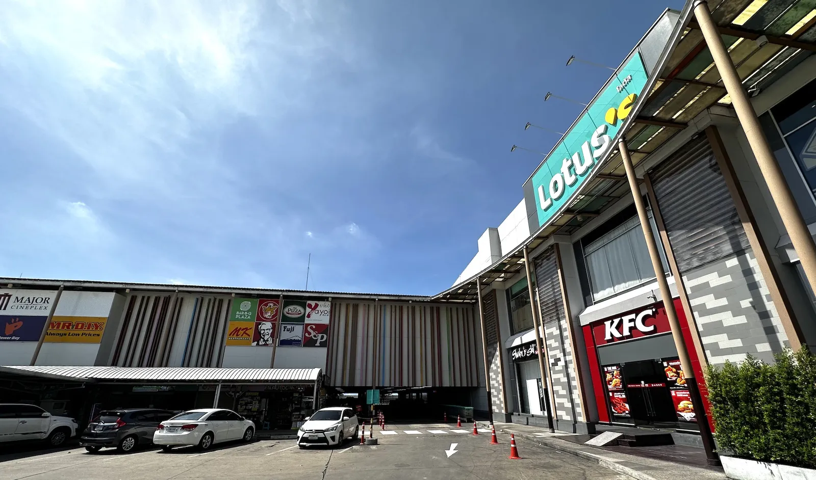 28. 尚泰購物廣場邦佛店 (Plus Mall)