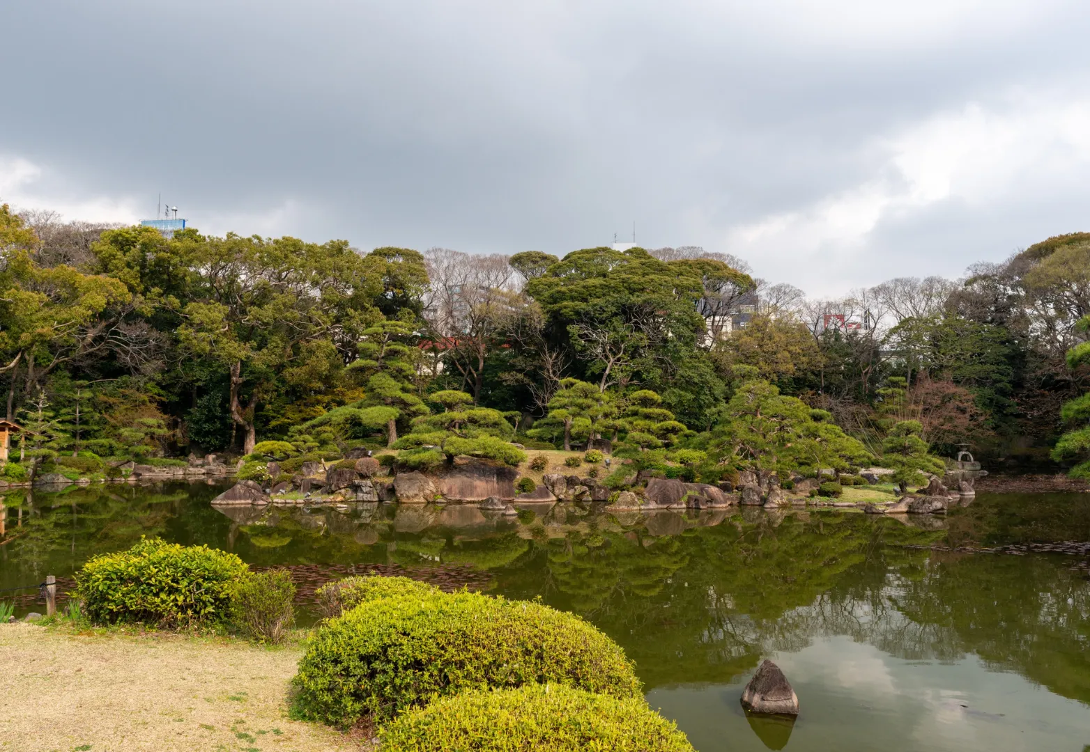 34. สวนเทนโนจิ และสวนเคทาคุเอ็น (Tennoji Park & Keitakuen Garden)
