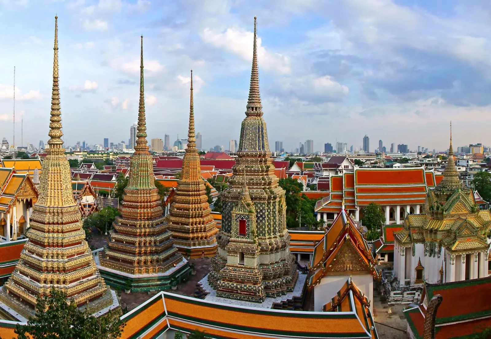 2. วัดพระเชตุพนวิมลมังคลาราม (วัดโพธิ์) (Wat Pho) - ถนนสนามไชย เขตพระนคร