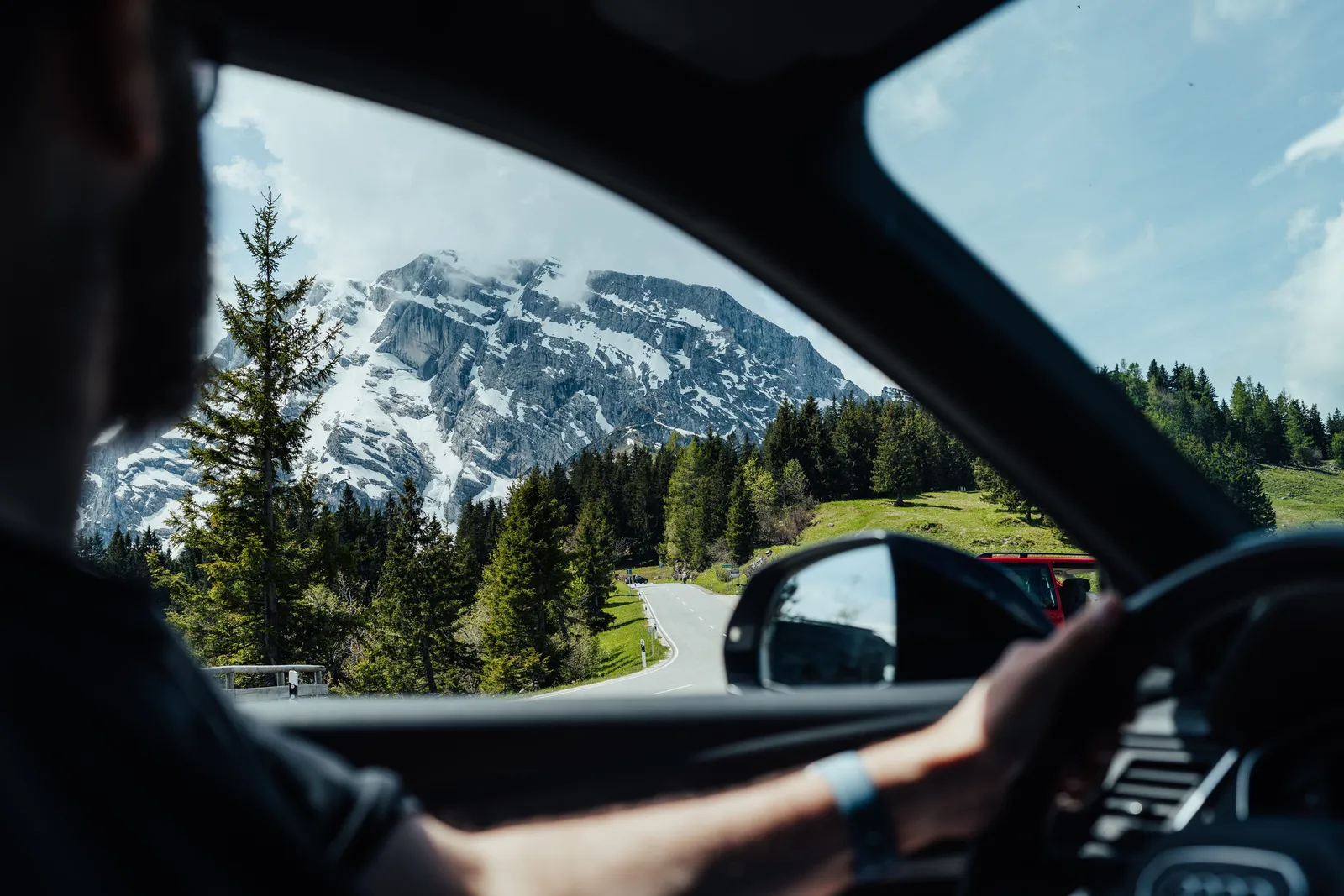 Slow Travelとは何か、そしてなぜキャンピングカーが急がない旅に適しているのか