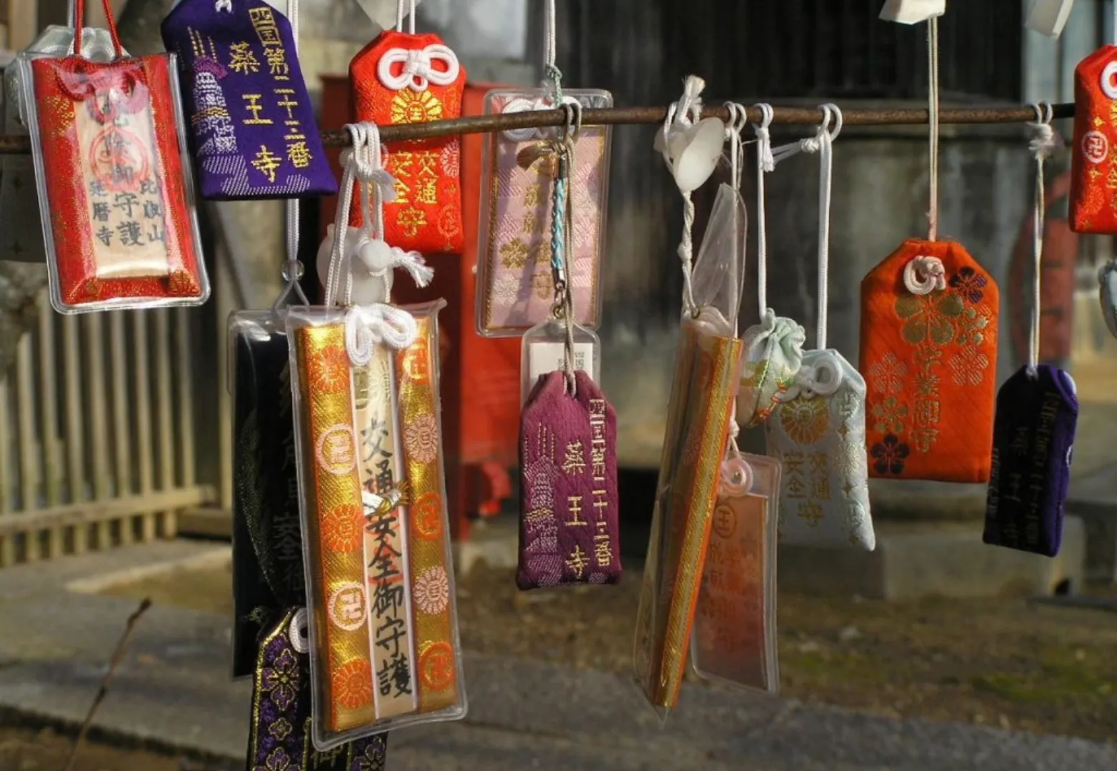 34. เครื่องราง Omamori