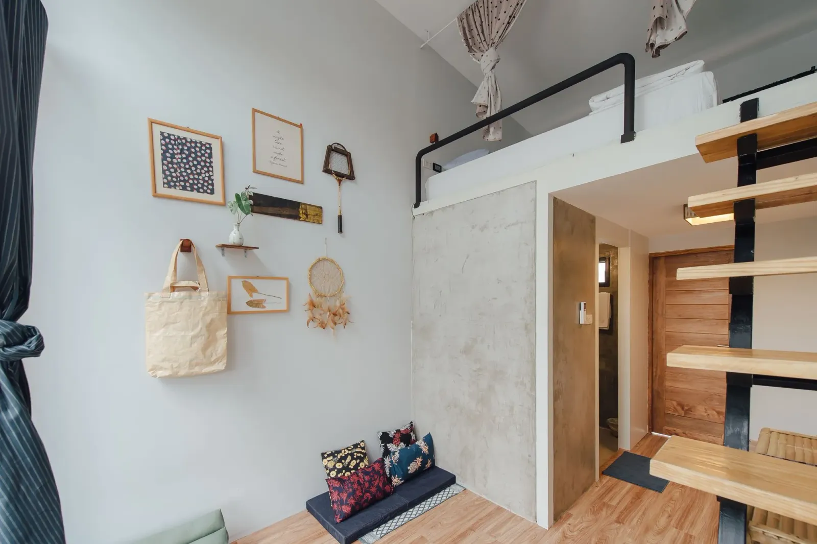 Alt Text: The Yard Hostel Bangkok โฮสเทลบรรยากาศผ่อนคลายในย่านอารีย์