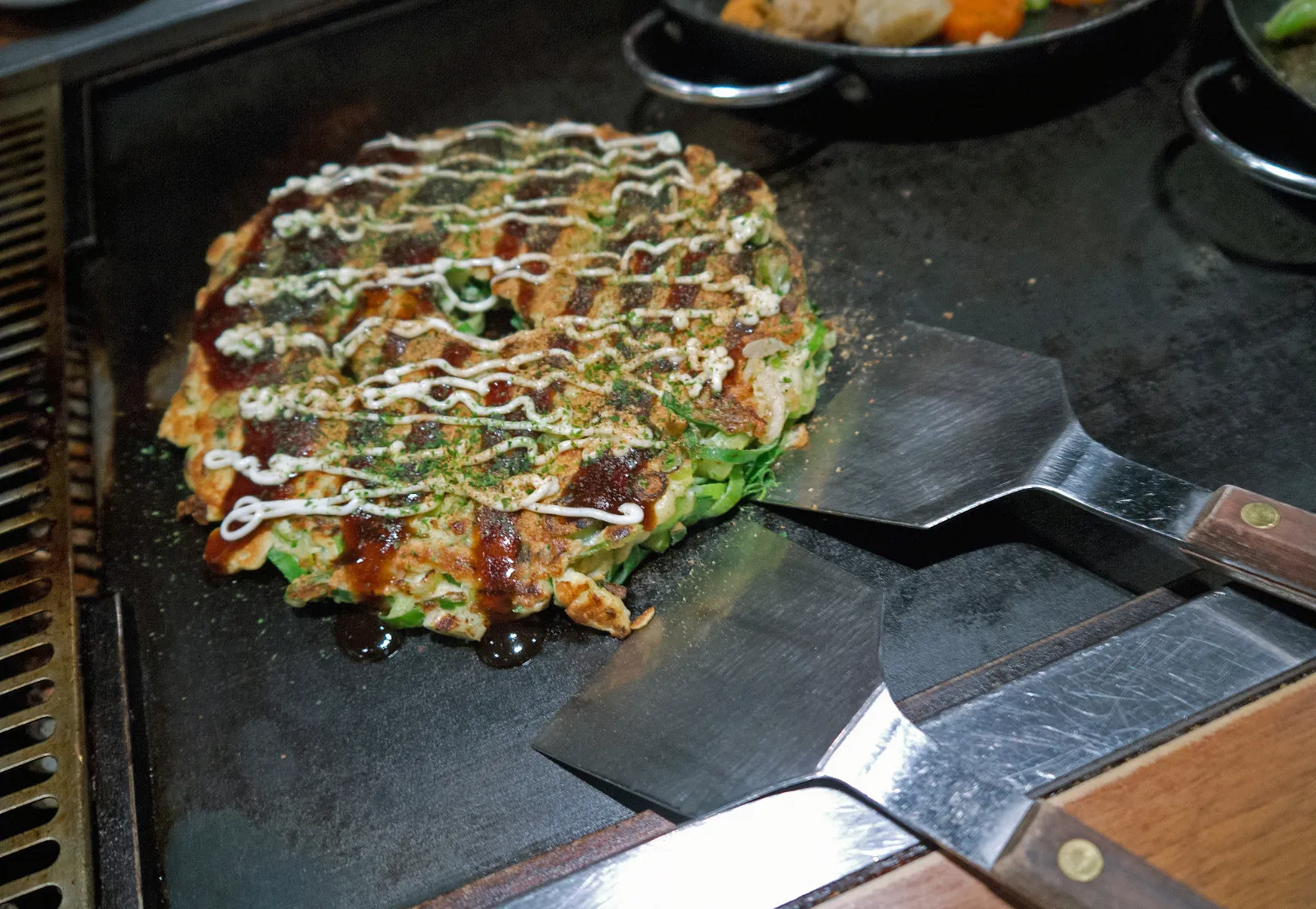 2. Okonomiyaki Mizuno (โอโคโนมิยากิ มิซุโนะ) - พิซซ่าญี่ปุ่นการันตีด้วยมิชลินไกด์